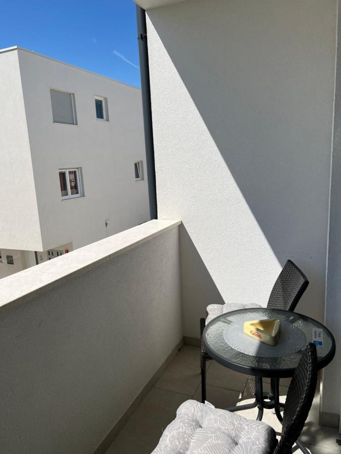 Sunrise With Private Parking Apartment