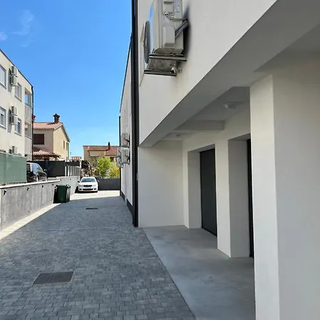 Apartment Sunrise With Private Parking Pula Exterior photo