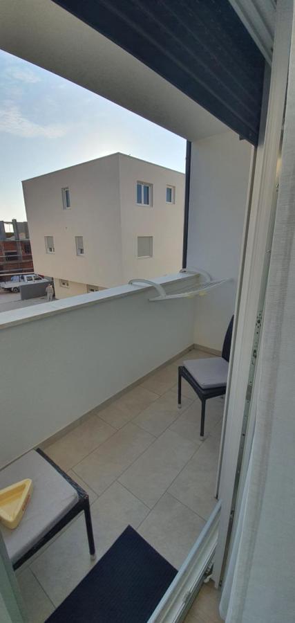 Sunrise With Private Parking Apartment
