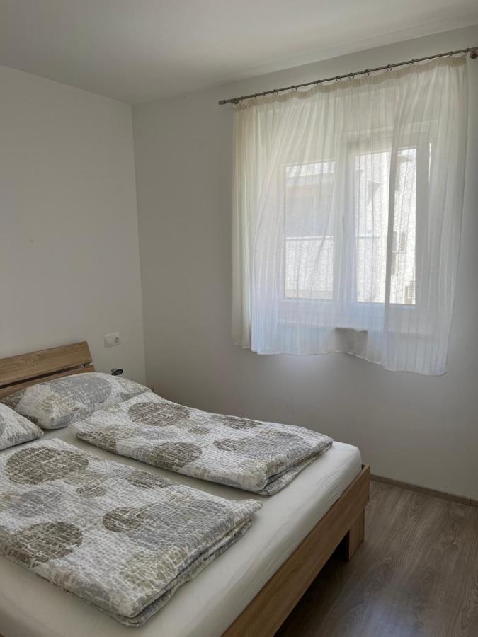 Sunrise With Private Parking Apartment